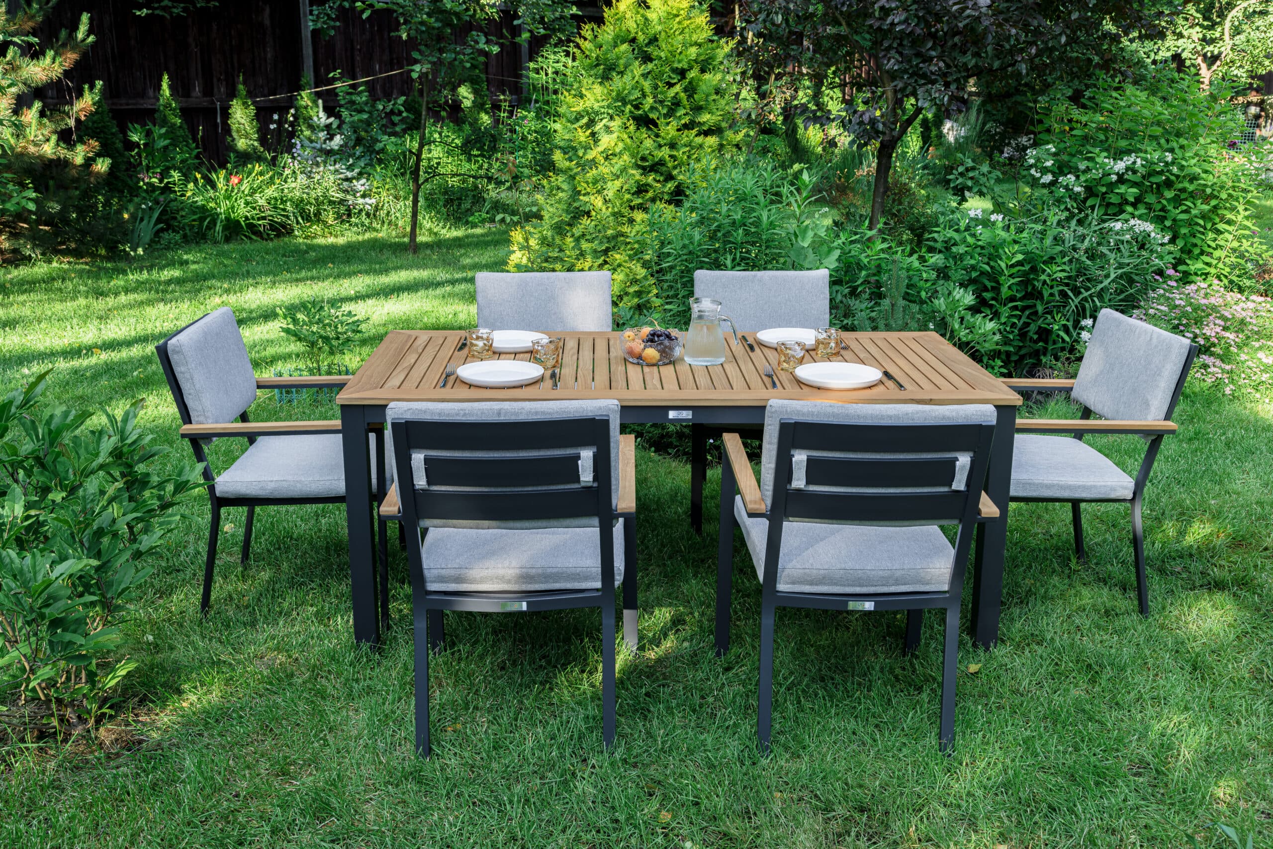 Обеденный комплект  со столешницей из тика