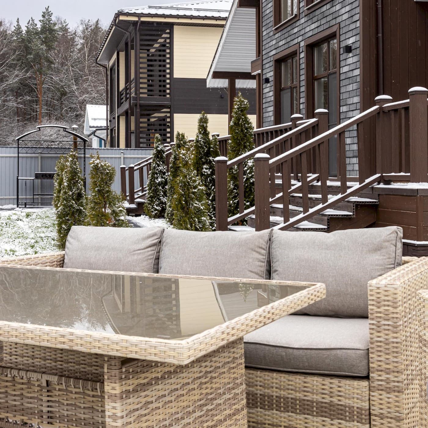 Комплект мебели Pion с обеденным столом в бежевом цвете