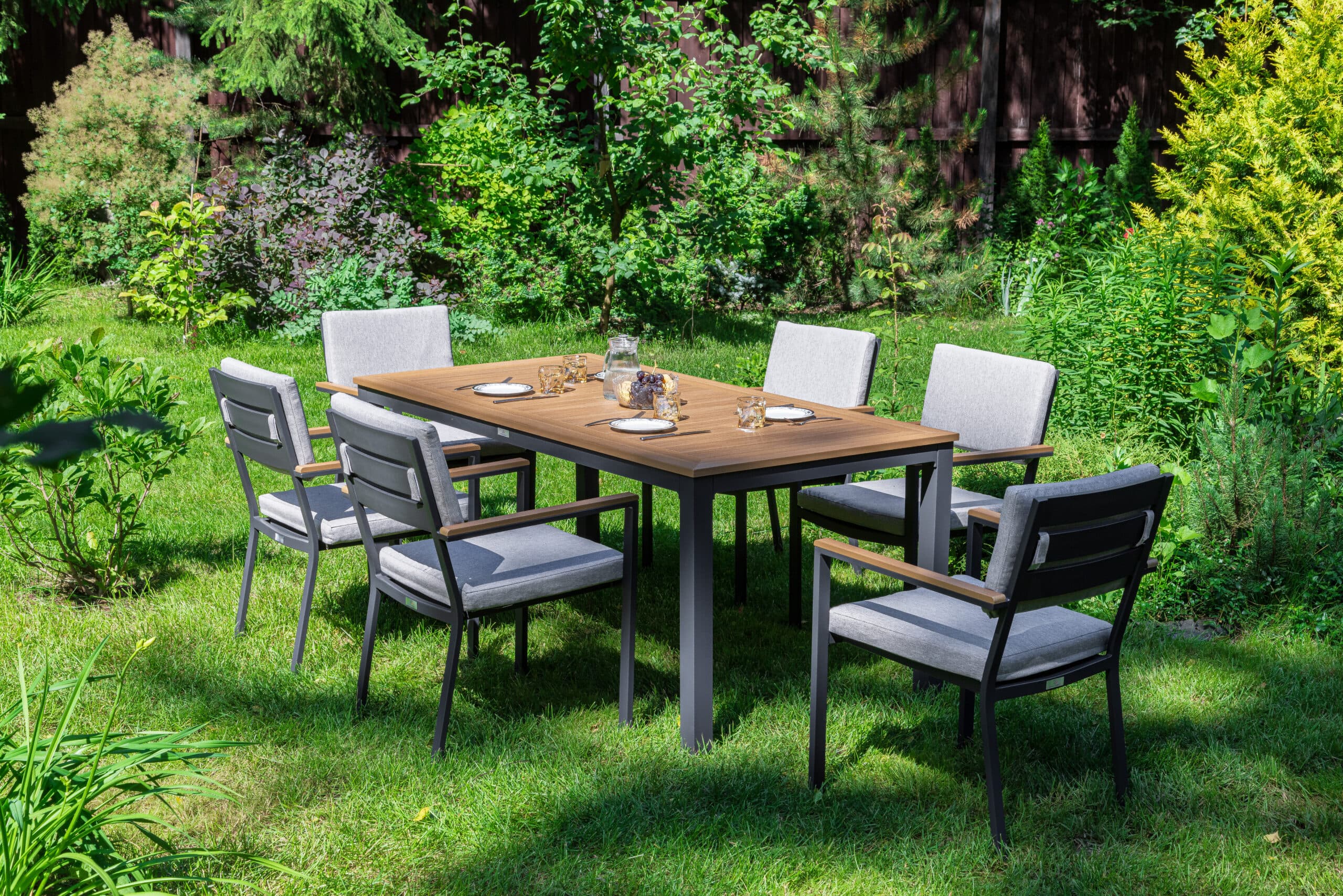 Обеденный комплект  со столешницей из поливуда