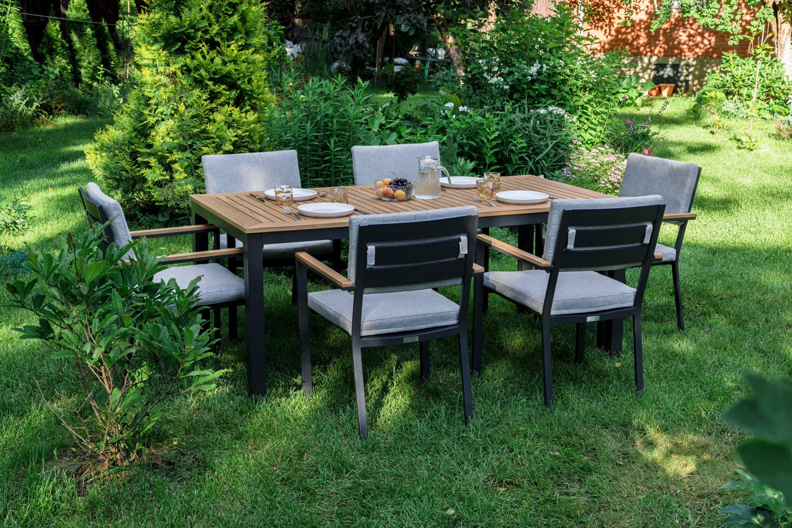 Обеденный комплект  со столешницей из тика