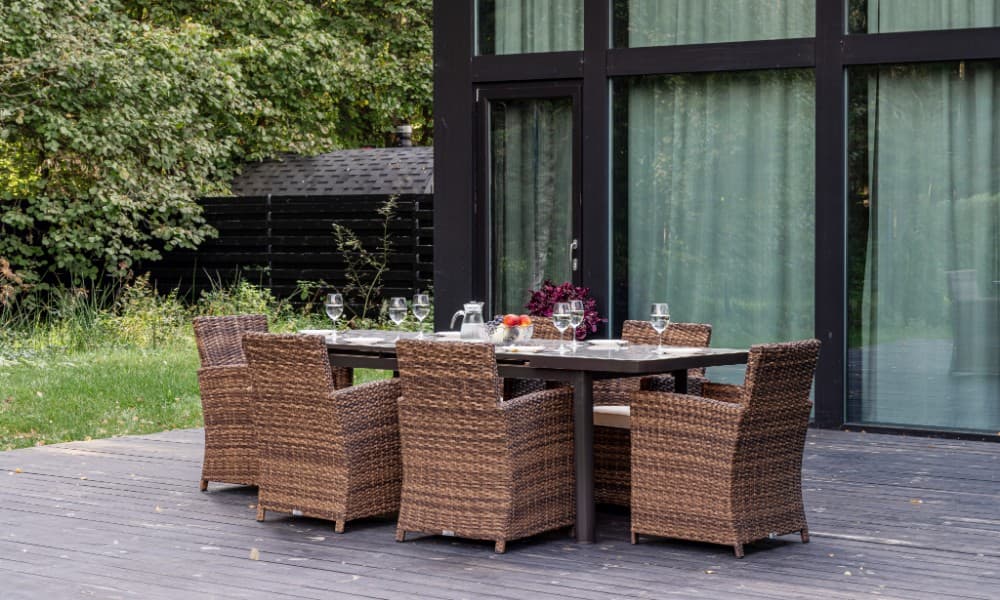 Klara + Mula обеденный комплект коричневого цвета